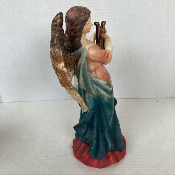 O'Well Grandeur Noel 2 Piece Porcelain Kneeling Angel and Angel Playing Harp - Picture 5 of 16